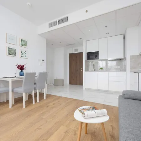 Daire Kasprzaka Comfy Near Metro Plocka With Ac By Renters Varşova