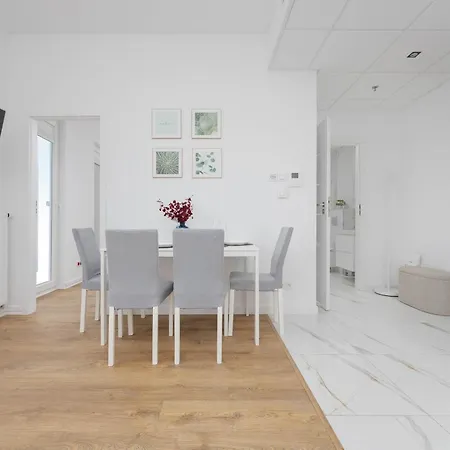 Kasprzaka Comfy Near Metro Plocka With Ac By Renters