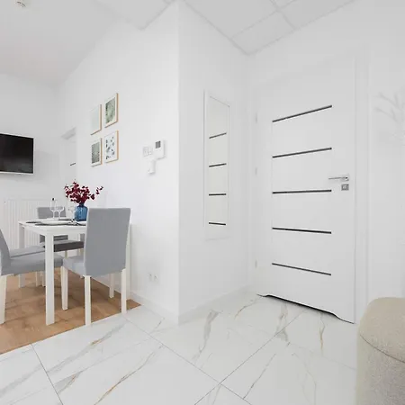 Kasprzaka Comfy Near Metro Plocka With Ac By Renters Apartament