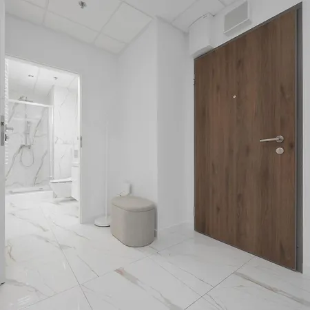 Daire Kasprzaka Comfy Near Metro Plocka With Ac By Renters Varşova
